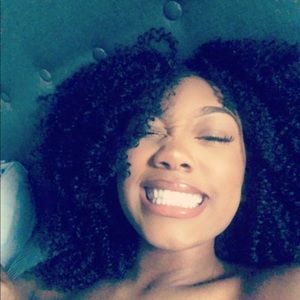 Meet your Posher, Adrielle